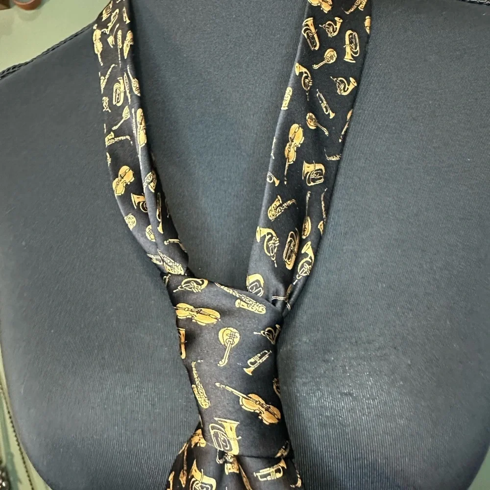 💕Silk Black and Gold Musician’s Tie